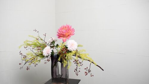 ダリアを入れる