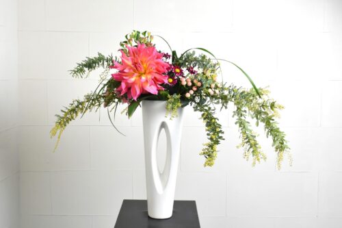 ミモザとダリアの生け花