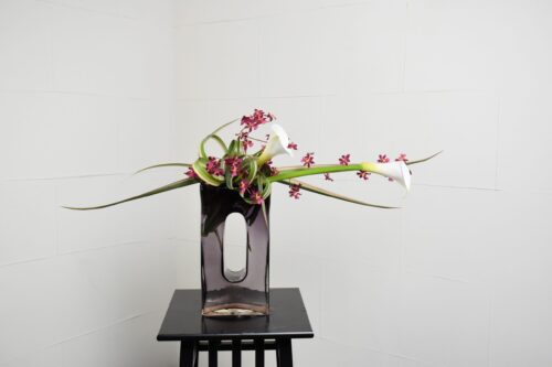 カラーとオンシジウムの生け花