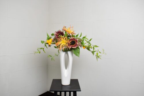 秋色のひまわりのいけばな